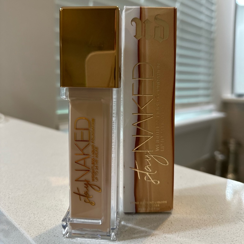 ✨ Urban Decay Stay Naked Weightless Foundation 1 FL OZ, 20nn